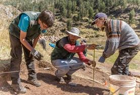 Peru Archaeology volunteers work on an Inca & Wari dig site during their internship in Peru.