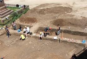 Romania Archaeology volunteers assist during an excavation during their internship in Romania.
