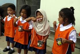 Thailand Local children learn how to brush their teeth correctly under the guidance of one of our childcare volunteers in Thailand.