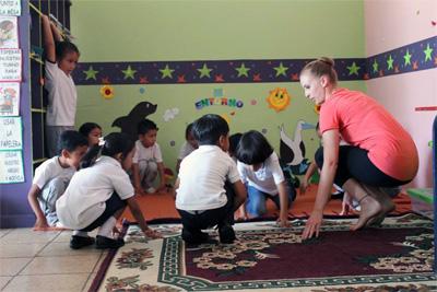 Children take part in a dance lesson at Creative Arts project Projects Abroad volunteer teaches a group of children a dance at the Creative Arts Project in Ecuador