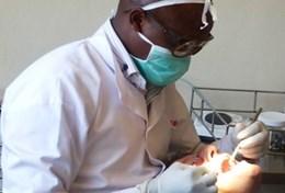 Kenya A professional dentist demonstrates a procedure to Dentistry volunteers doing their internship in Kenya.
