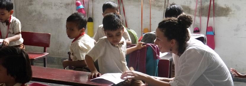 Care volunteer works with children in a Jaipur elementary school Projects Abroad volunteer works with children in an elementary school at their Care placement in Jaipur, India.
